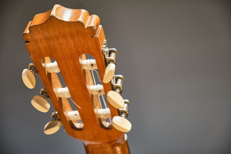 Ultimate Classical Guitar accessories